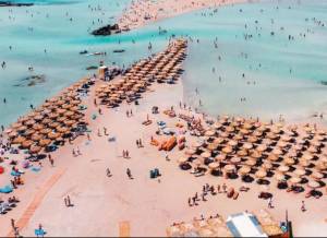Τουρισμός: Τα ελληνικά νησιά που προτιμούν οι Ελβετοί για τις ονειρικές παραλίες τους