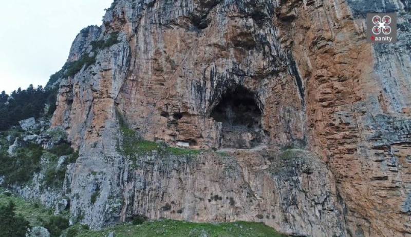 Η σπηλιά της Ελλάδας με τα... δωμάτια - Ο Οδυσσέας Ανδρούτσος έμενε εκεί (Βίντεο)
