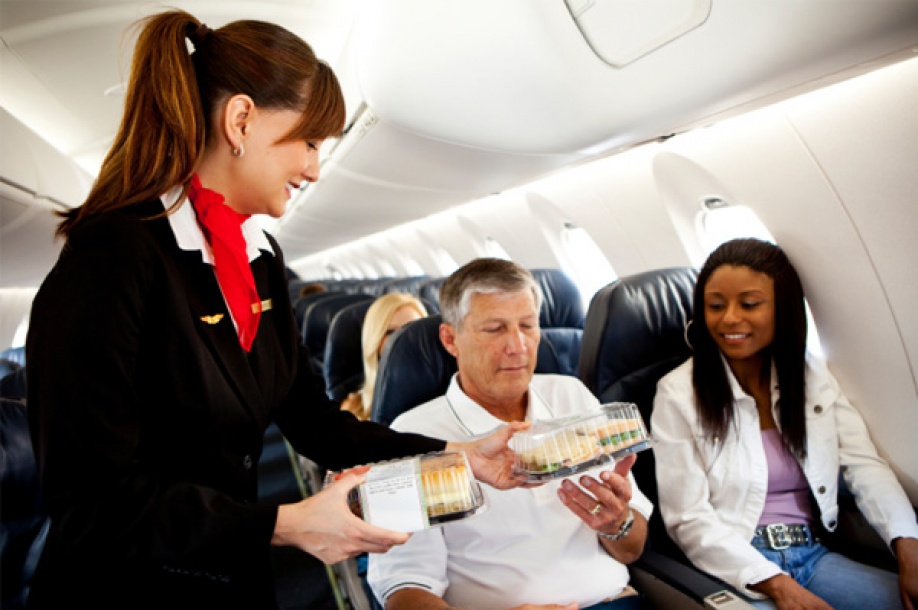 Γνωρίζετε γιατί το φαγητό στα αεροπλάνα δεν έχει ωραία γεύση;