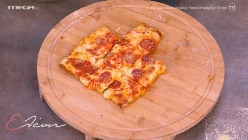 Σικελιάνικη πίτσα ταψιού (Βίντεο)