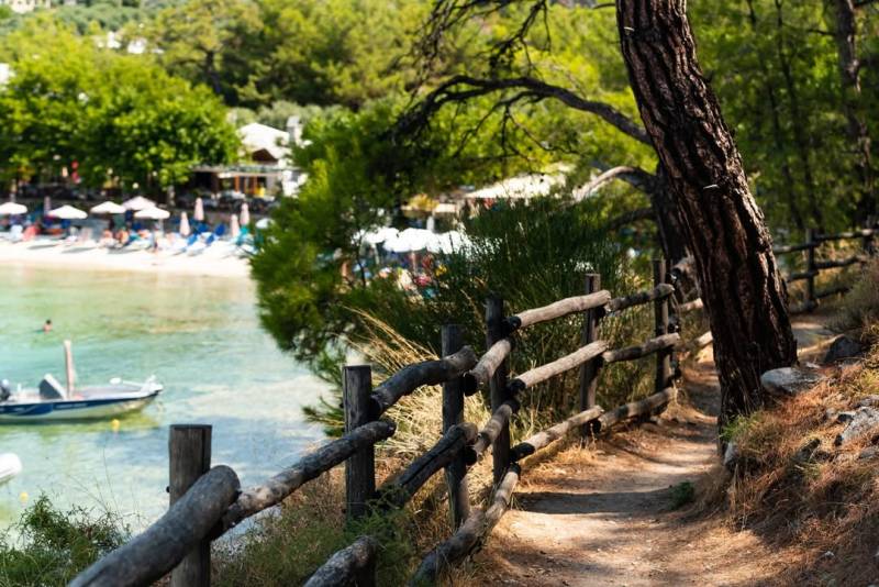 Το νησί της Θάσου υποδέχθηκε τους πρώτους Άγγλους τουρίστες της φετινής σεζόν