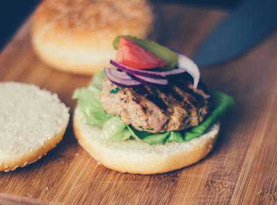 Top chef αποκαλύπτει το μυστικό για τέλειο μπέργκερ στο σπίτι (Βίντεο)