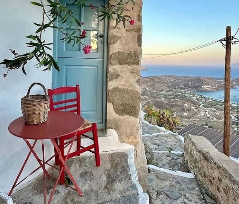 Ταξίδι στη Σέριφο, στο πανέμορφο νησί των Κυκλάδων (Βίντεο)