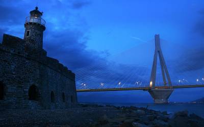 Εναέρια περιήγηση στο γραφικό Αντίρριο (Βίντεο)