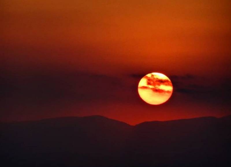 Όταν το απόβραδο «χρωματίζει» τον ουρανό της Καλαμάτας (Φωτογραφίες)