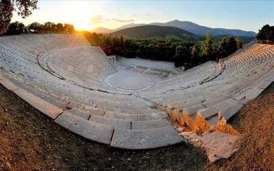 Επίδαυρος - Το αρχαίο θέατρο της Πελοποννήσου με την τεράστια εμβέλεια (Φωτογραφίες)