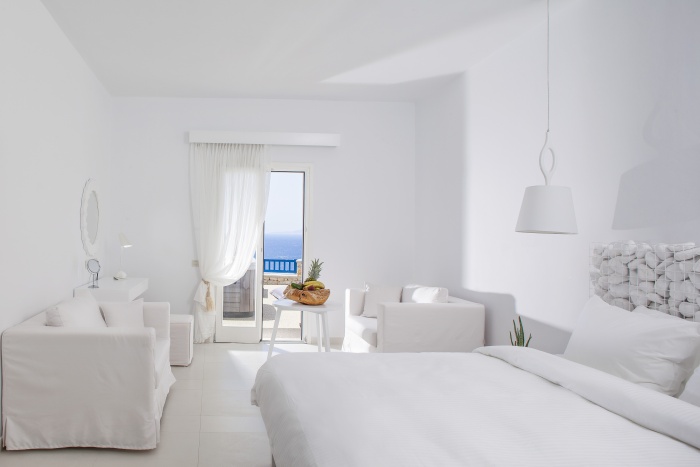 Μείωση 27% των ξενοδοχειακών τιμών στα ελληνικά νησιά