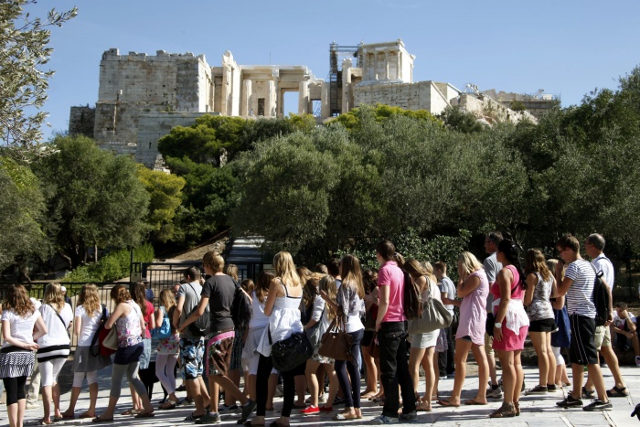 Alpha Bank: Ρεκόρ με 22,5 εκατ. τουρίστες το 2014