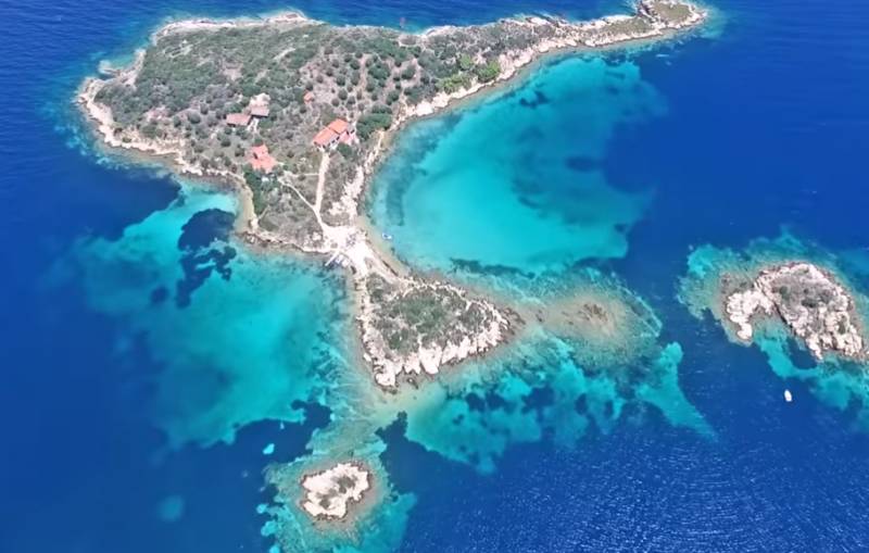 Τα άγνωστα τιρκουάζ νησάκια της Χαλκιδικής (Βίντεο)