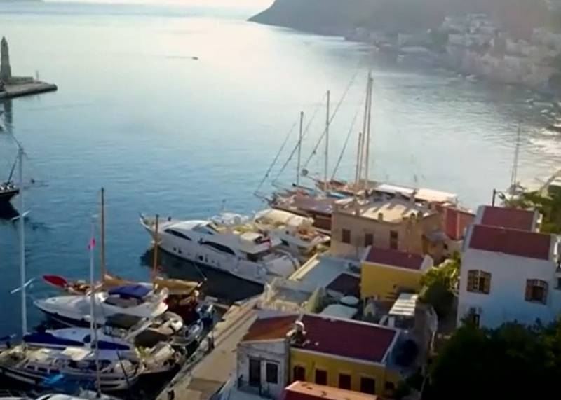 Σύμη: Tο νησί που έχει ξετρελάνει τους Ευρωπαίους instagrammers (Βίντεο)