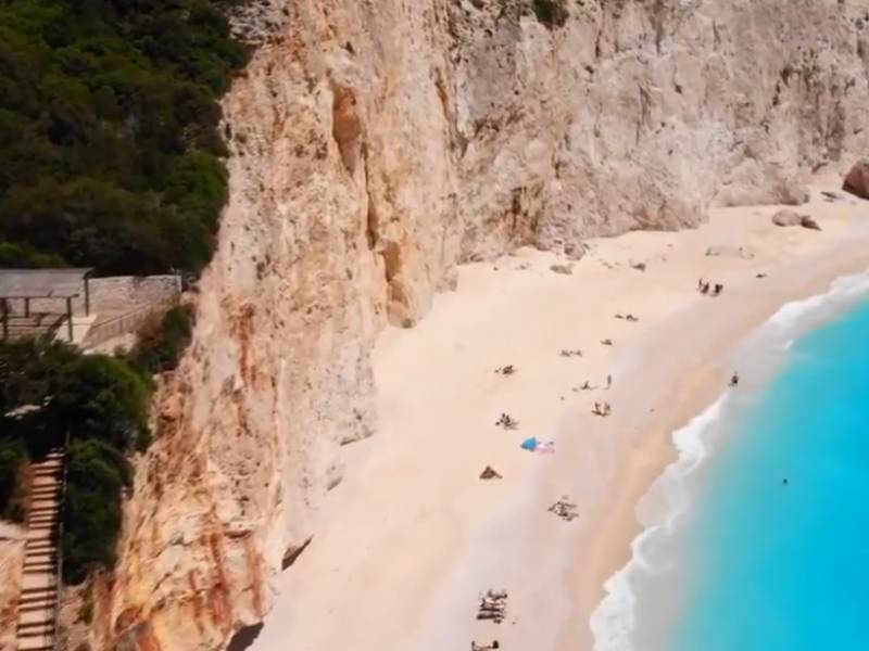 Λευκάδα: Η εντυπωσιακή παραλία Πόρτο Κατσίκι από ψηλά (Βίντεο)
