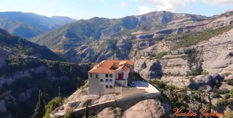 Αχαΐα: H θαυματουργή ιερά Μονή Μακελλαριάς από ψηλά (Βίντεο)