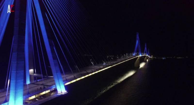 Νυχτερινή πτήση πάνω από την Γέφυρα Ρίου - Αντιρρίου (Βίντεο)