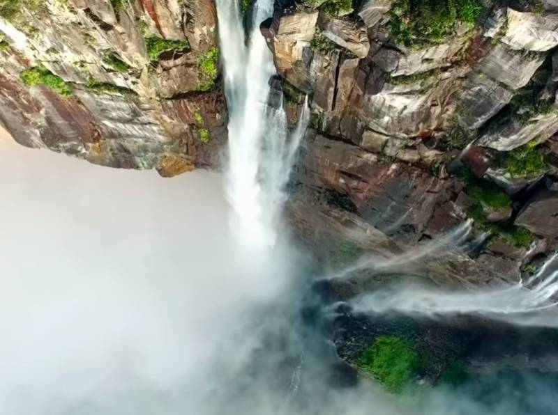 Βενεζουέλα: Πτήση πάνω από τους μαγευτικούς καταρράκτες «Angel Falls» (Βίντεο)