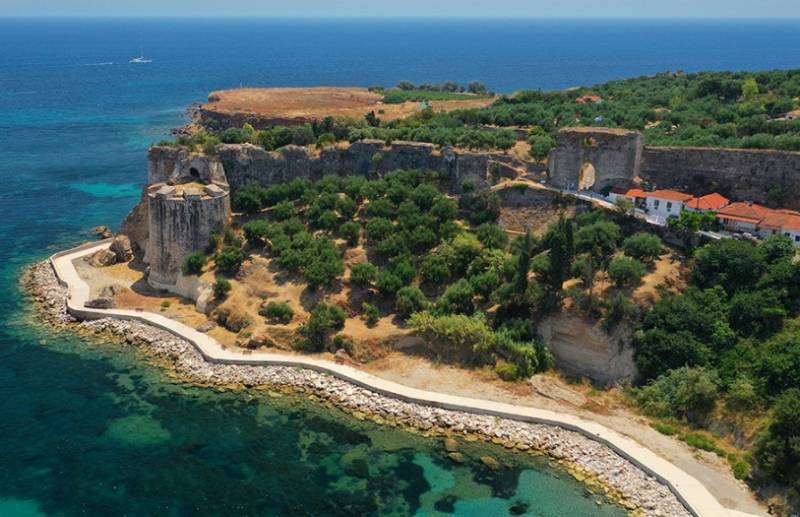 Δέκα εμβληματικά κάστρα της Ελλάδας που... ταξιδεύουν στον χρόνο (Φωτογραφίες)