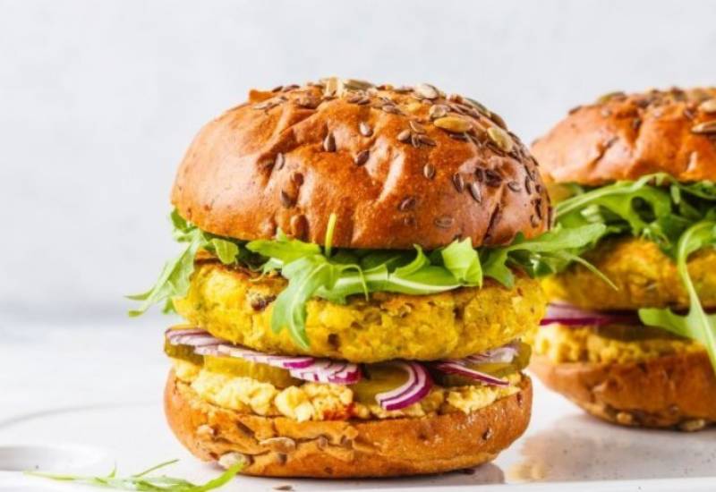 Χορτοφαγικό burger - Νόστιμο, χρωματιστό, πλούσιο σε φυτικές πρωτεΐνες