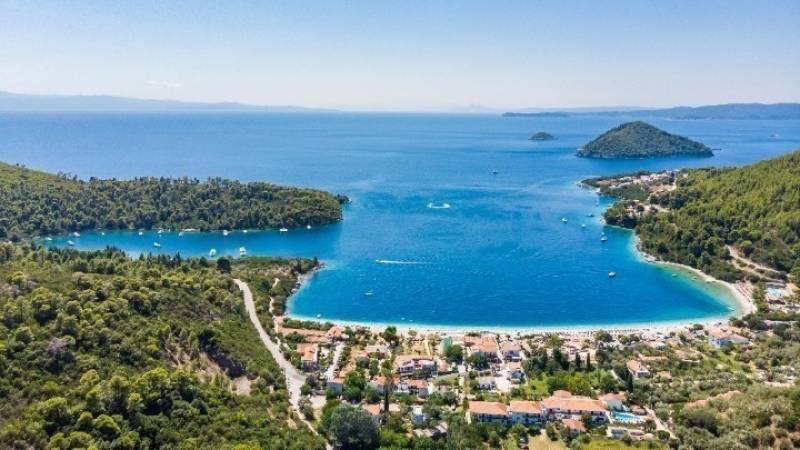 Στους καλύτερους «μυστικούς» προορισμούς της Μεσογείου η Σκόπελoς, σύμφωνα με γερμανικά ΜΜΕ