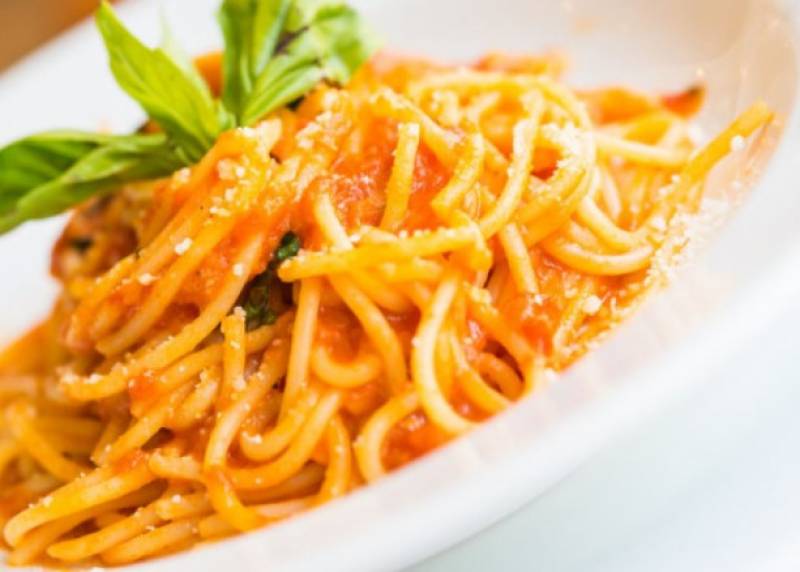 Iταλική μακαρονάδα με σάλτσα τομάτας - Το ρωμαϊκό μυστικό γεύσης