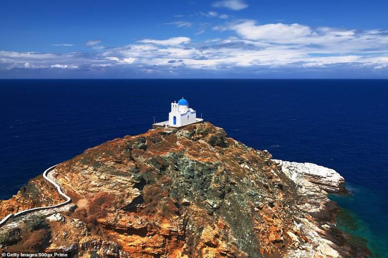 Daily Mail: 17 ελληνικά νησιά για κάθε κατηγορία ταξιδιωτών (pics)