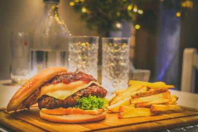 Το τέλειο burger, κατά τον Αντονι Μπουρντέν (Βίντεο)