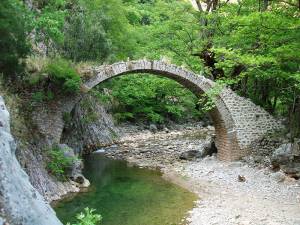 Τα πέτρινα γεφύρια της Αργιθέας - «Στολίδια» ανάμεσα στη φύση (Φωτογραφίες)