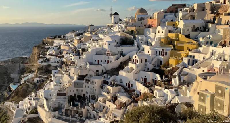 Deutsche Welle: Ρεκόρ τουριστών στην Ελλάδα το καλοκαίρι