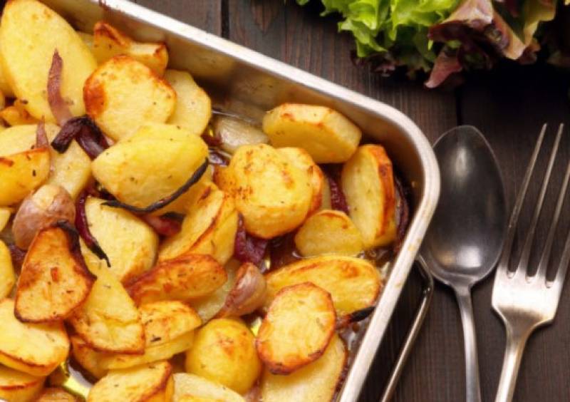 Ακαταμάχητες πατάτες φούρνου - Το μυστικό βρίσκεται στο πιο απλό υλικό