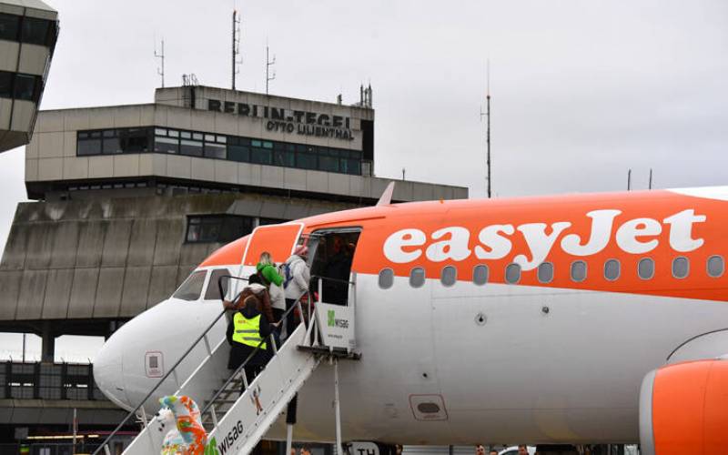 Η easyJet ανακοίνωσε τη διακοπή των πτήσεών της - Καθηλώθηκε ο στόλος 330 αεροσκαφών