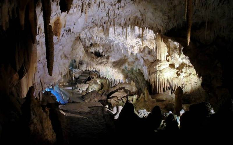 Το μεγαλειώδες σπήλαιο της Ανεμότρυπας στα Τζουμέρκα - Το διασχίζει ποτάμι (Φωτογραφίες)
