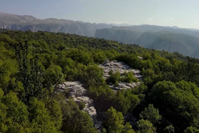 Ζαγοροχώρια: Γνωρίστε το μοναδικό πέτρινο δάσος της Ελλάδας (Βίντεο)