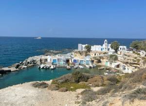 Μανδράκια: Ένας τόπος μαγικός που αποπνέει γαλήνη και ηρεμία στη Μήλο (Φωτογραφίες)