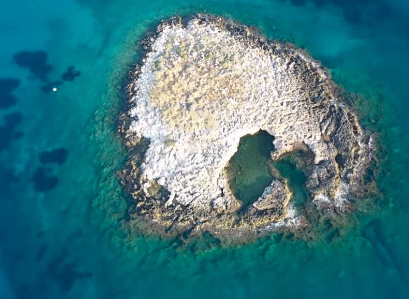 Κακιά Θάλασσα - Το νησάκι της Αττικής με την φυσική πισίνα (Βίντεο)