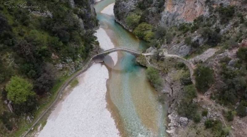 Γεφύρι Αρτοτίβας: Ξενάγηση σε ένα από τα πιο όμορφα μνημεία της Αιτωλοακαρνανίας (Βίντεο)