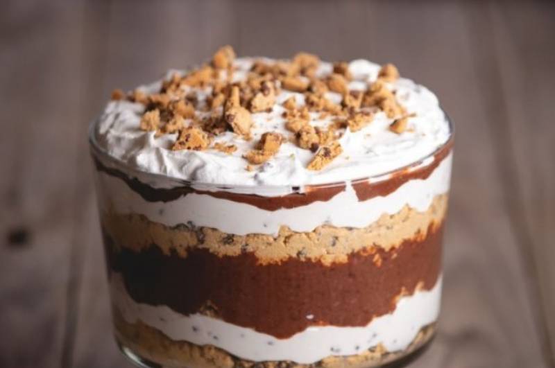 Trifle με κρέμα σοκολάτας και cookies - Ένα από τα αγαπημένα επιδόρπια των Βρετανών