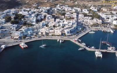 Αδάμαντας: Το γραφικό λιμάνι της Μήλου από ψηλά (Βίντεο)