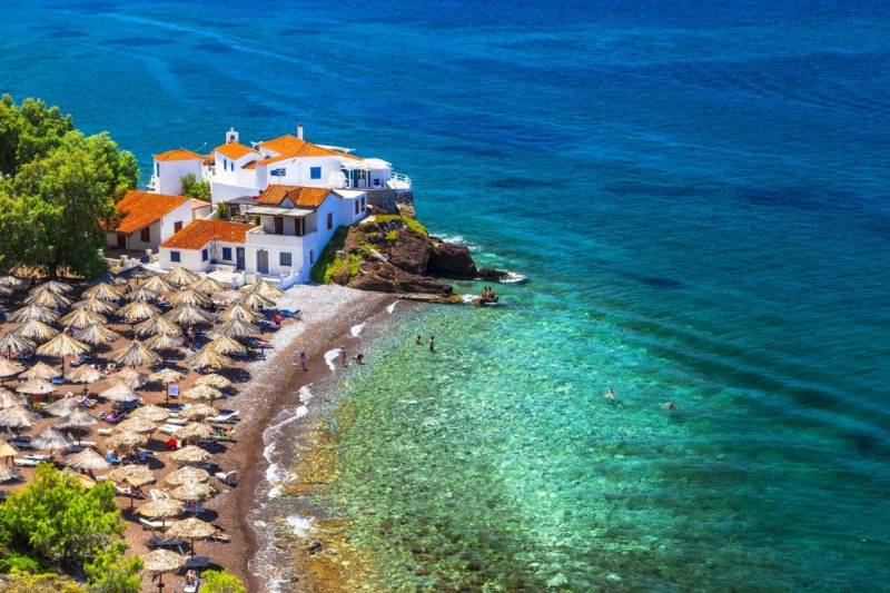 Forbes: Ελληνική παραλία στις πιο ονειρικές της Ευρώπης (pics)