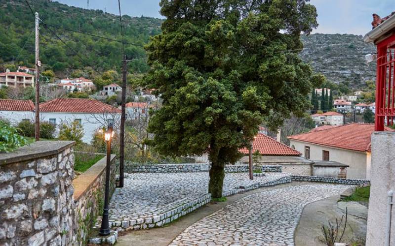 Κρεμαστή Λακωνίας - Το χωριό που «κρέμεται» ανάμεσα στα βουνά (Φωτογραφίες)