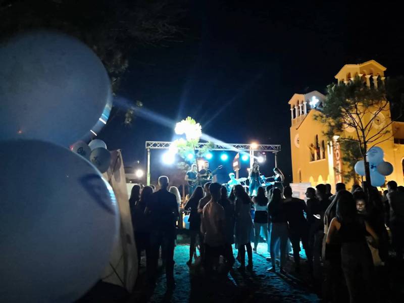 Πλήθος κόσμου στην παραλία της Καλαμάτας για την 3η Γαλάζια Νύχτα (Βίντεο+φωτογραφίες)