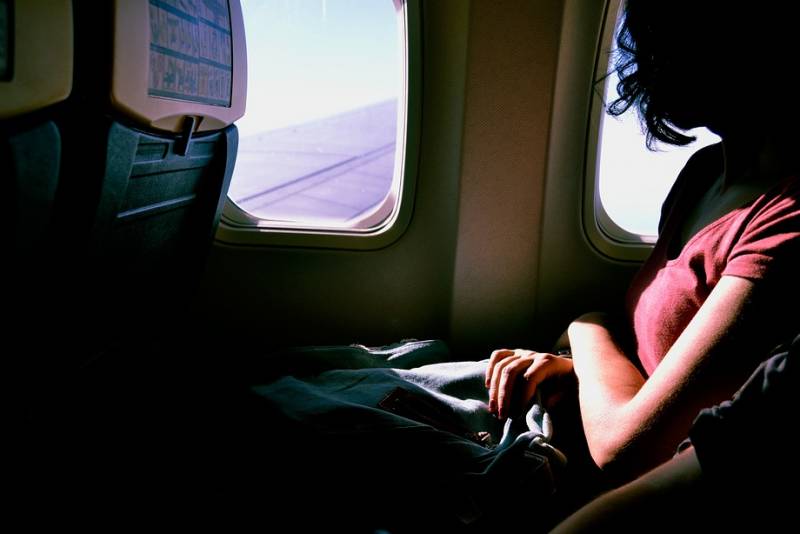 Conde Nast Traveler: Τι δεν πρέπει κάνετε σε ένα αεροπλάνο παρόλο που μπορείτε