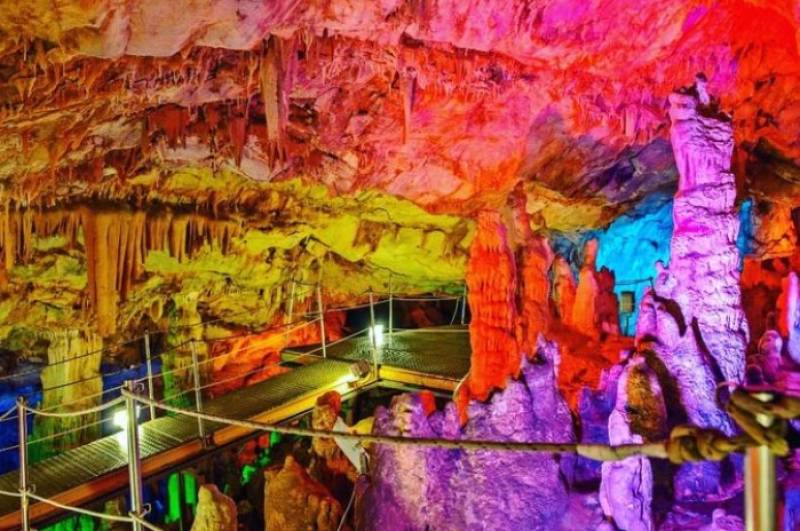 Σπήλαιο Σφενδόνη: Το θαύμα της φύσης στα έγκατα της Κρήτης (Φωτογραφίες)