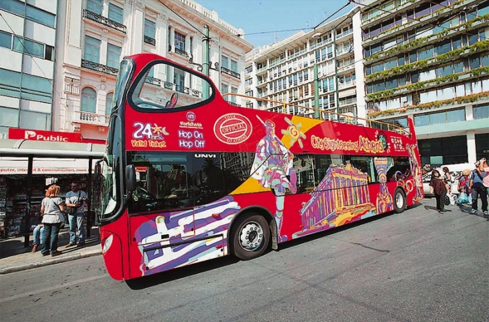 Τουριστικό ανοιχτό λεωφορείο στην Καλαμάτα