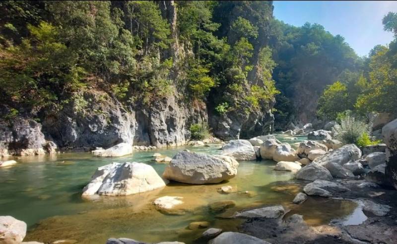 Φαράγγια άγριας ομορφιάς και... πρόσβασης στην Ελλάδα (Φωτογραφίες+βίντεο)