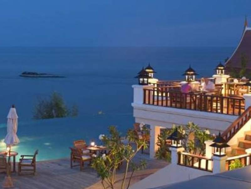 Σε αυτά τα 5 ελληνικά νησιά τα ξενοδοχεία βρέχονται στην κυριολεξία από τη θάλασσα (pics)