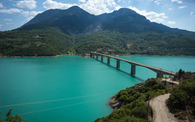 Λίμνη Κρεμαστών: Η μεγαλύτερη τεχνητή λίμνη της Ελλάδος (Βίντεο)