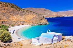The Sun: Ευπρόσδεκτοι στην Ελλάδα οι Βρετανοί τουρίστες, αφού κάνουν τεστ για τον κορονοϊό