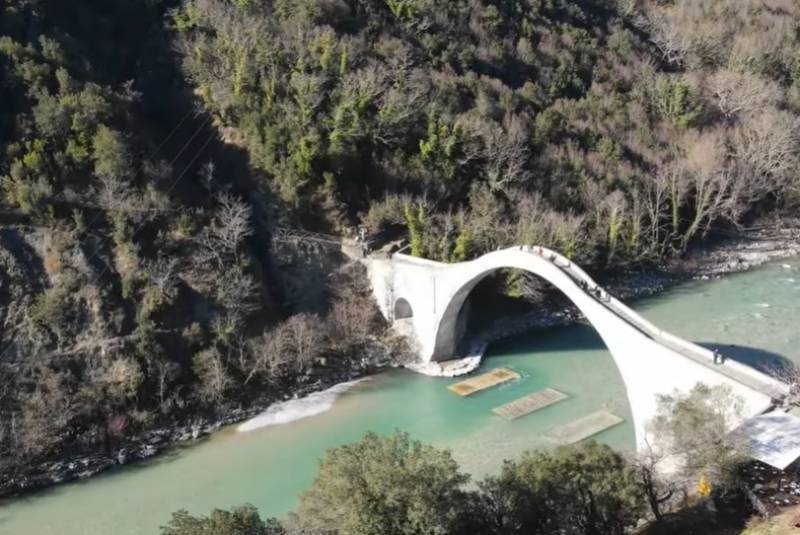 Γεφύρι Πλάκας: Το μεγαλύτερο μονότοξο γεφύρι των Βαλκανίων που αναστηλώθηκε (Βίντεο)