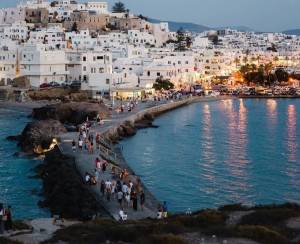 Guardian: H Νάξος στα καλύτερα μέρη της Ευρώπης με εξωτικές παραλίες
