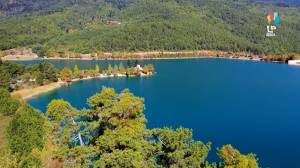 Λίμνη Δόξα: Το υπέροχο φυσικό σκηνικό που παραπέμπει σε Άλπεις (Βίντεο)