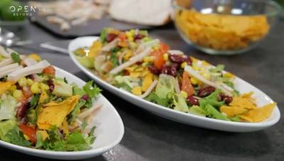 Tex mex σαλάτα με ψητό κοτόπουλο (Βίντεο)