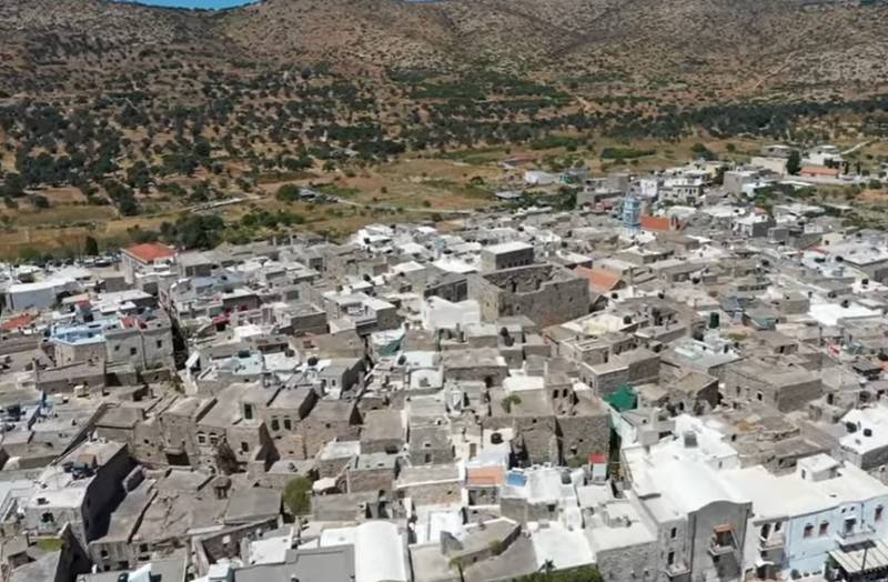 Ολύμποι: Το ξεχωριστό χωριό στη Χίο που μοιάζει με ένα μικρό κάστρο (Βίντεο)